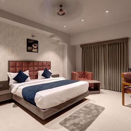 Hotel Sparsh Divine Ахмедабад Экстерьер фото